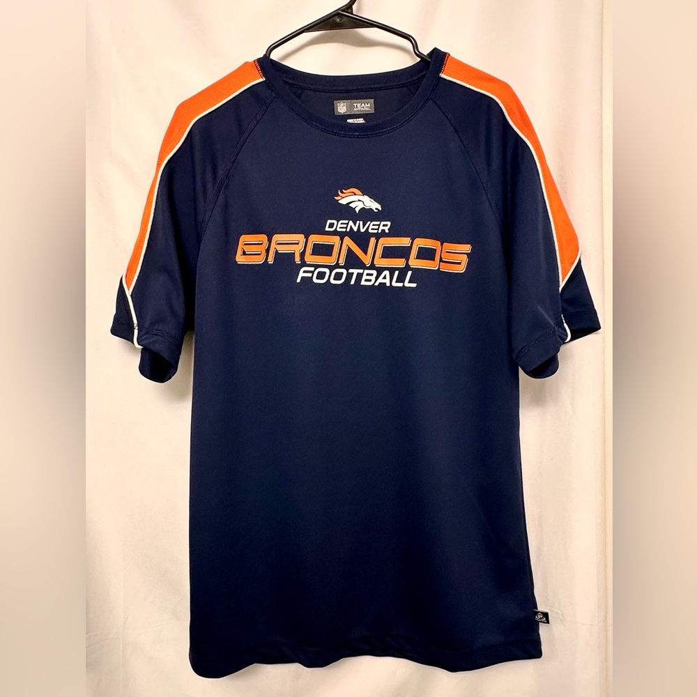 NFL Team Apparel Denver Broncos Short Sleeve Shirt – Size M